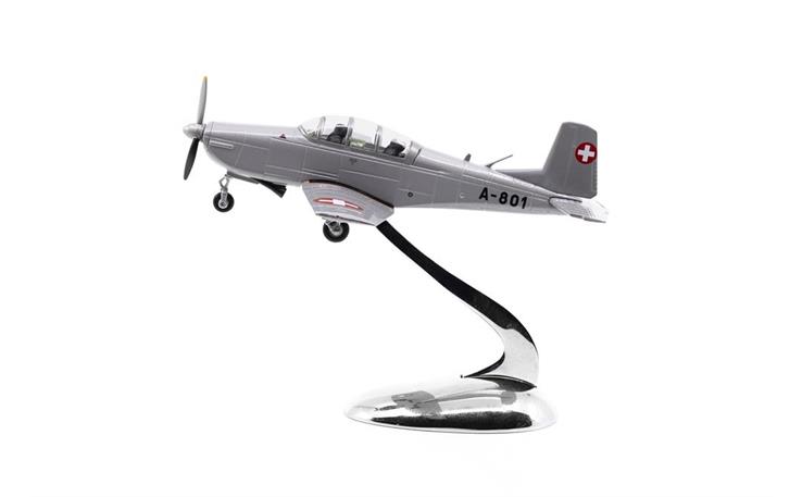 ACE 001300 Pilatus P-3 A-801 inkl. Chromständer 1/72