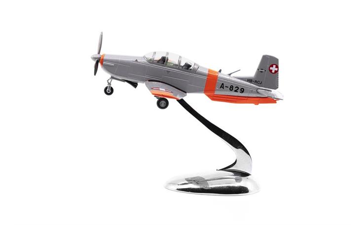 ACE 001301 Pilatus P-3 A-829 inkl. Chromständer 1/72