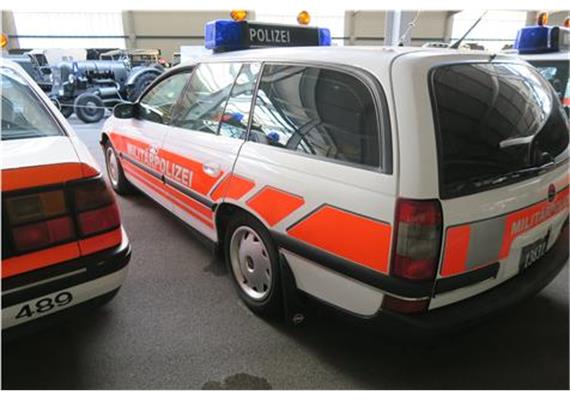 ACE 005107 Opel Omega Militärpolizei (CH) 1/87