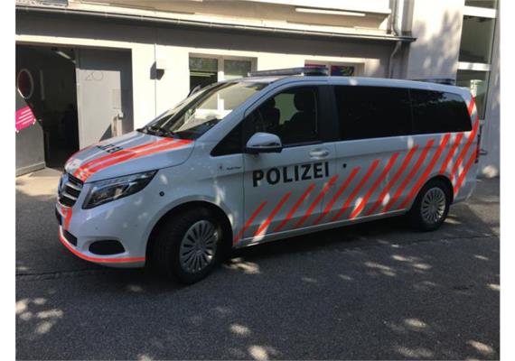 Busch 51100.182 MB-Vito Kastenwagen Polizei Chur (CH) 1/87