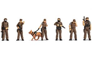 Noch 15079 Polizei Sondereinsatzkommando 6 Personen mit 1 Hund