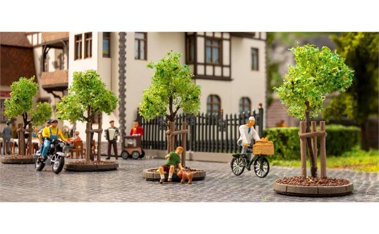 Noch 21538 Junge Bäume mit Baumstützen 4 cm hoch, 6 Stück